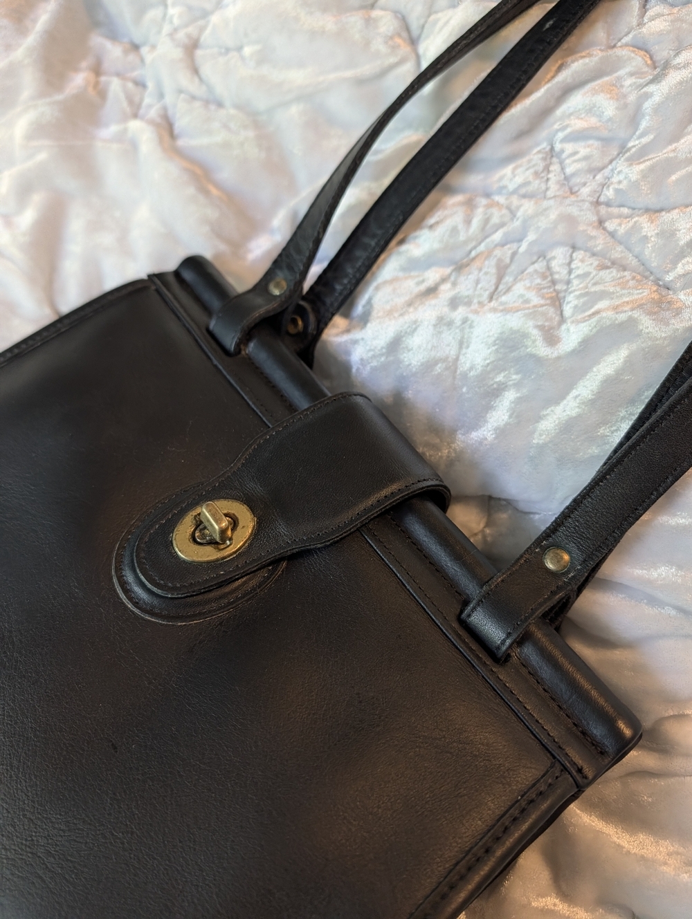 Vintage Coach Weston Shopper Black Leather Shoulder Bag with Gold Turn-Lock - Picture 9 of 9